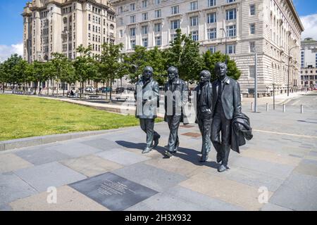 LIVERPOOL, UK - JULY 14 : Statue der Beatles in Liverpool, England am 14. Juli 2021. Nicht identifizierte Personen Stockfoto