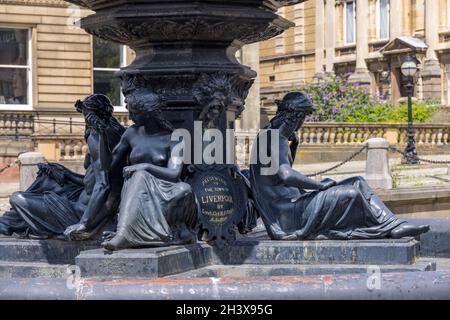 LIVERPOOL, UK - JULY 14 : Steble Fountain im William Brown Street Conservation Area von Liverpool, England am 14. Juli 2021 Stockfoto