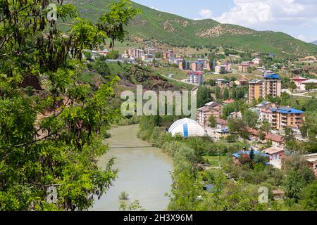 Landschaft der Stadt Tunceli und des Flusses Munzur im Osten der Türkei. Stockfoto