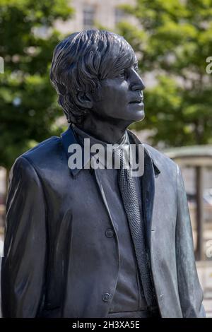 LIVERPOOL, UK - JULY 14 : Statue von John Lennon der Beatles in Liverpool, England am 14. Juli 2021 Stockfoto