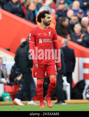 Anfield, Liverpool, Großbritannien. Oktober 2021. Premier League Football, Liverpool versus Brighton und Hove Albion; Mohammed Salah von Liverpool Credit: Action Plus Sports/Alamy Live News Stockfoto