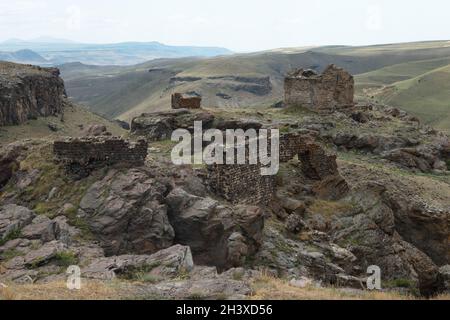 Ruinen des armenischen Klosters in der Nähe des Dorfes Tunckaya in der türkischen Provinz Kars Stockfoto