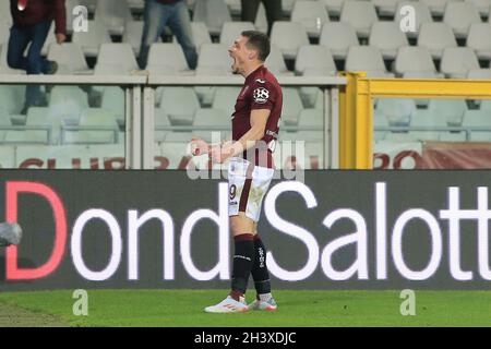 Turin, Italien. Oktober 2021. Andrea Belotti (FC Turin) feiert das Tor während des Spiels des FC Turin gegen UC Sampdoria, italienische Fußballserie A in Turin, Italien, Oktober 30 2021 Quelle: Independent Photo Agency/Alamy Live News Stockfoto