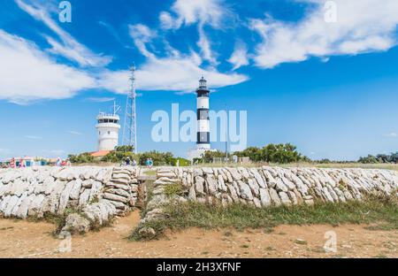 Chassiron Leuchtturm und Semaphore auf der Ile d'OlÃ©ron in Frankreich Stockfoto