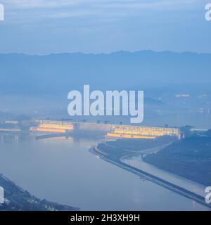 China drei Schluchten Damm in Einbruch der Dunkelheit Stockfoto