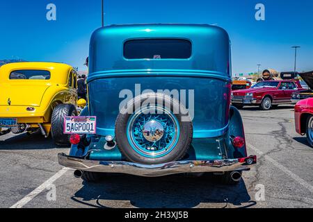 Reno, NV - 4. August 2021: 1933 Plymouth Modell PC Limousine auf einer lokalen Automshow. Stockfoto