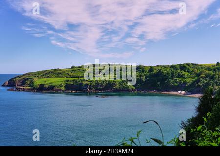 04. Juni 2021. Brixham, Großbritannien. Blick von der Klippe in Berry Head an der englischen Riviera Devon, UK. Stockfoto