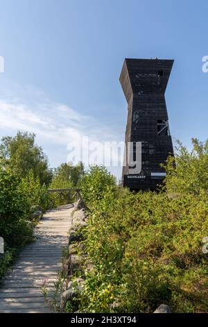 Blick auf den Aussichtsturm „Adlernest“ im Naturschutzgebiet Kvarken Archipel Stockfoto