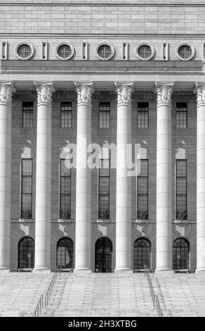 Blick auf das finnische Parlamentsgebäude in der Innenstadt von Helsinki Stockfoto