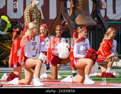 Philadelphia, Pennsylvania, USA. Oktober 2021. 30. Oktober 2021, Philadelphia PA- Temple Cheerleader in Aktion bei Lincoln Financial Field PA (Kreditbild: © Ricky Fitchett/ZUMA Press Wire) Stockfoto