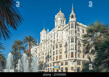 Carbonell Gebäude in Alicante. Herausragendes Gebäude und berühmt für seine Geschichte in Alicante. Valencianische Gemeinschaft, Spanien, Europa Stockfoto