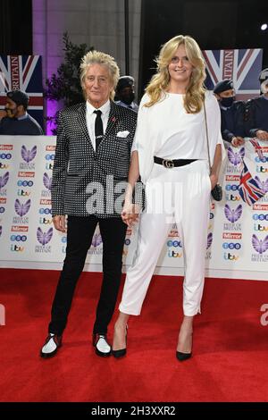 London, Großbritannien. 30. Oktober 2021. Rod Stewart und Penny Lancaster bei der Ankunft bei den Pride of Britain Awards im The Grosvenor House Hotel, London. Bilddatum: Samstag, 30. Oktober 2021. Bildnachweis sollte lauten: Matt Crossick/Empics/Alamy Live News Stockfoto
