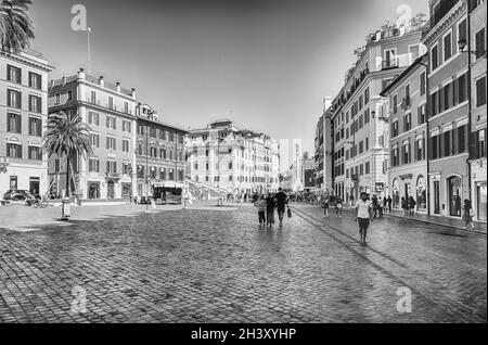 ROM - 24. MAI: Blick auf die Piazza di Spagna, den berühmten Platz am Fuße der Spanischen Treppe in Rom, Italien, wie am 24. Mai 2020 zu sehen Stockfoto