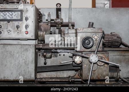 Drehmaschine Revolver alte Maschinenausrüstung für Schlosserarbeiten in einem Industriebetrieb. Stockfoto