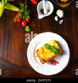 Köstliche Lasagne mit Bolognese und Bechamelsauce Stockfoto