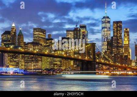 New York City Skyline Nacht Stadt Manhattan Brooklyn Bridge World Trade Center WTC Stockfoto
