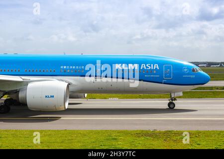 KLM Asia Royal Dutch Airlines Boeing 777-200ER Aircraft Amsterdam Schiphol Airport Stockfoto