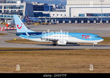 TUI Boeing 737-800 Flugzeuge Stuttgart Airport in Deutschland Stockfoto