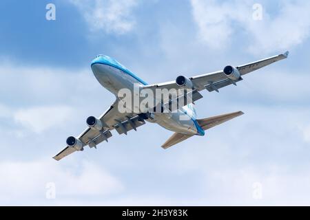 KLM Asia Boeing 747-400 Aircraft Sint Maarten Airport in der Karibik Stockfoto