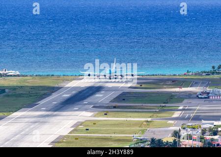 KLM Asia Boeing 747-400 Aircraft Sint Maarten Airport in der Karibik Stockfoto