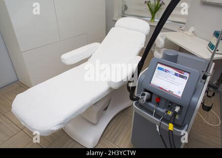 Laser-Epiliergeräte in der modernen Kosmetologie Klinik Haarentfernung. Stockfoto