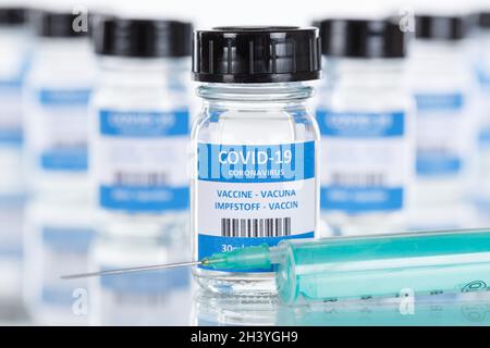 Impfstoff Coronavirus Corona Virus Spritze COVID-19 Covid Impfstoff Stockfoto