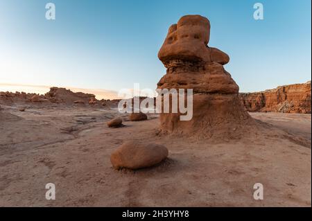 Hoodoos im Goblin Valley State Park in Utah bei Sonnenuntergang Stockfoto