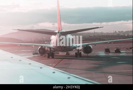 Flugzeuge am Flughafen Stockfoto