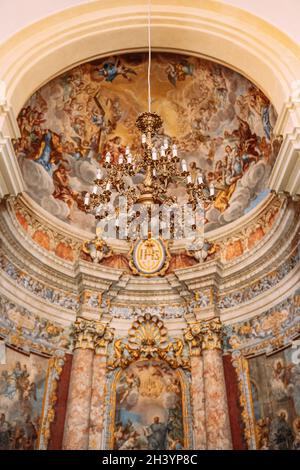 Dubrovnik, Kroatien - 04. Mai 2016: Innenraum der Kirche des Heiligen Ignatius in Dubrovnik, Kroatien. Stockfoto