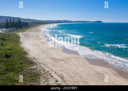 Luftaufnahme des North Haven Beach an der mittleren Nordküste von NSW, nicht weit südlich von Poer Macquarie Stockfoto
