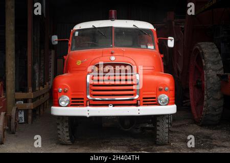 Vintage Fire Engine basierend auf Bedford Truck, im Plains Vintage Railway & Historical Museum, Tinwald, Ashburton, South Island, Neuseeland Stockfoto