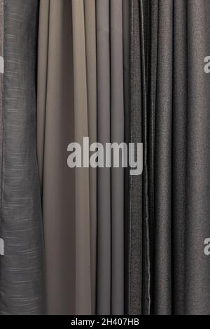 Set aus grauen, dichten Stoffen mit einheitlicher Textur. Stockfoto