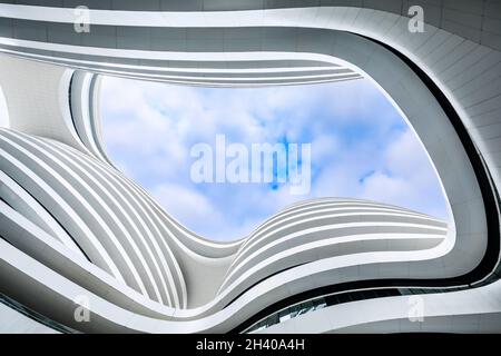 Peking, China - September 21,2020:Galaxy Soho Building ist ein urbaner Komplex, der 2014 eröffnet wurde und von der Architektin Zaha Hadid entworfen wurde Stockfoto