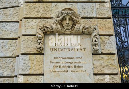 Haus der Universität in der Düsseldorfer Innenstadt, ein Informations- und Veranstaltungszentrum der Heinrich-Heine-Universität. Stockfoto