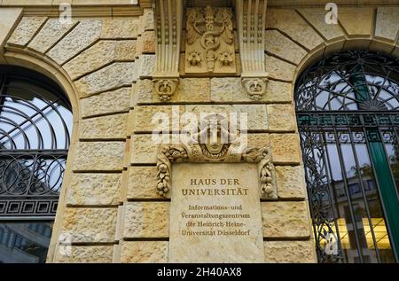 Haus der Universität in der Düsseldorfer Innenstadt, ein Informations- und Veranstaltungszentrum der Heinrich-Heine-Universität. Stockfoto