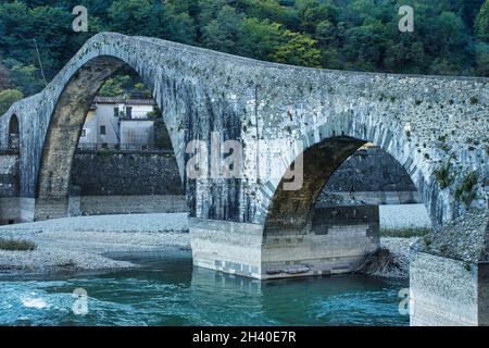 Teufelsbrücke in der Toskana Stockfoto