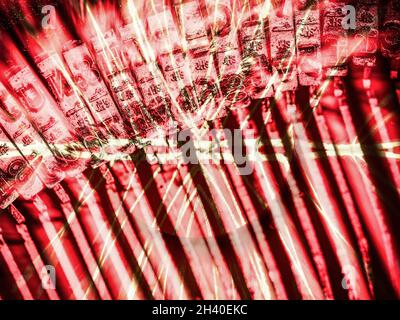 Doppelt belichtet, verschwommen, weich, verzerrt, Schreibmaschinenbalken in Nahaufnahme, in Rottönen Stockfoto