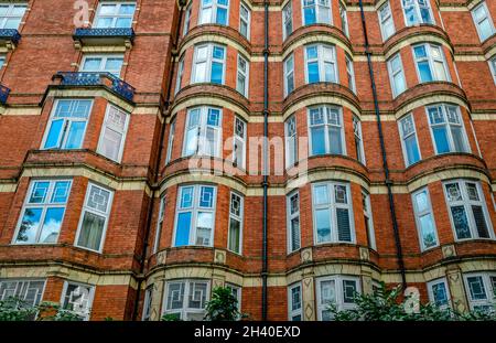 Viktorianischer Herrenhaus-Block und Art déco-Architektur in Marylebone Road, Central London, England. Stockfoto