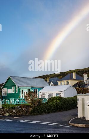 Regenbogen über Hannafore West Looe Cornwall Stockfoto