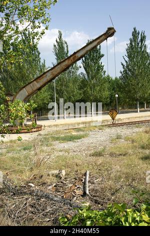 Alter Kran am Bahnhof von La Pobla de Segur, Lleida, Katalonien, Spanien, Europa Stockfoto