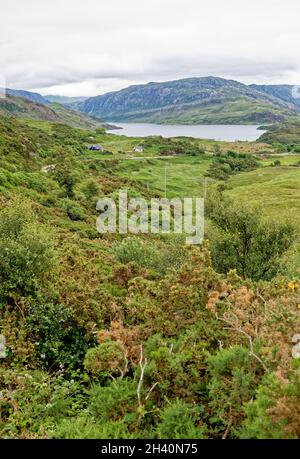 Loch Inchard, ein küstenloch an der Westküste Schottlands, Großbritannien. Eine der Sehenswürdigkeiten der North Coast 500 Fernfahrstrecke. Schottland, Vereinigte Staaten Stockfoto