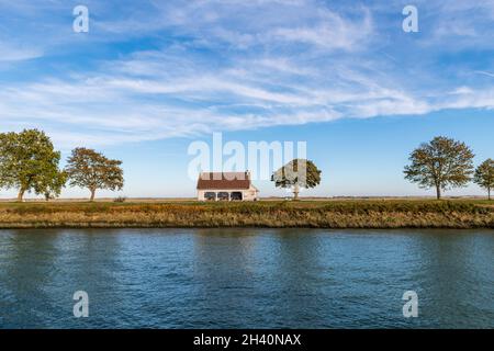 Aire de Pique-nique 'les bains de la Ferté' le Long de la Rivière la Somme, Frankreich, Somme, Saint-Valéry sur Somme Stockfoto