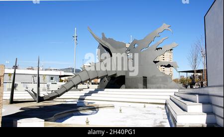 Drachenskulptur im Parque de La España Industrial in Barcelona, Katalonien, Spanien, Europa Stockfoto