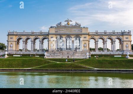 Gloriette in den Gärten Schönbrunn Stockfoto