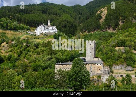 Schloss und Abtei in Burgeis Stockfoto