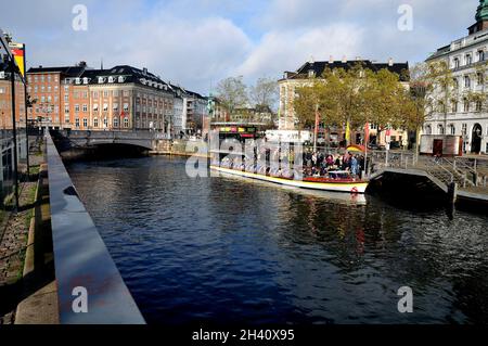 Kopenhagen, Dänemark..31 Oktober 2021, / Touristen, die auf Kanaltour kommen Kopenhagen Kanal crusing am letzten Tag des Monats oktober Herbsttag.. (Foto..Francis Joseph Dean/Dean Bilder) Stockfoto