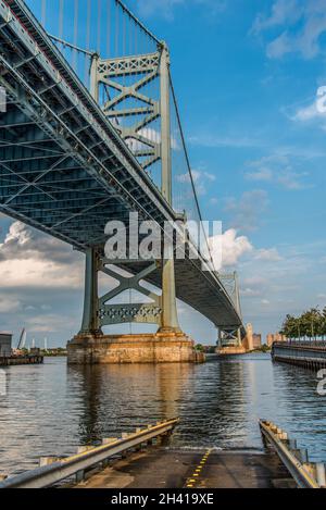 Säule der Benjamin Franklin Bridge in Philadelphia, USA Stockfoto