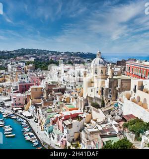 Procida Panoramablick, Italien. Die mediterrane italienische Insel in der Nähe von Neapel an einem Sommertag. Stockfoto