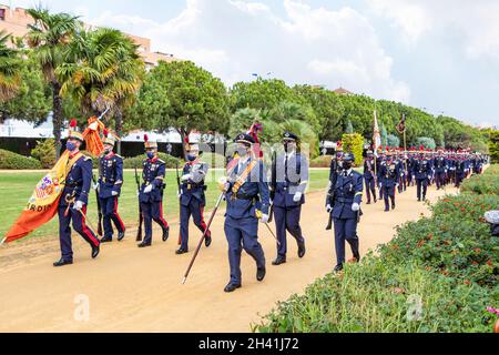 Huelva, Spanien - 30. Oktober 2021: Parade der spanischen Kaisergarde durch die Andalusische Allee, Huelva, Spanien Stockfoto