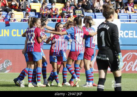 Barcelona, Spanien. Oktober 2021. Barcelona, Spanien, 31. Oktober 2021: die Barcelona-Spieler feiern das Tor beim Primera Iberdrola-Spiel zwischen Barcelona und Real Sociedad im Johan Cruyff-Stadion in Barcelona, Spanien. Rafa Huerta/SPP Credit: SPP Sport Press Photo. /Alamy Live News Stockfoto